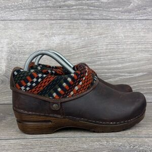 Sanita Nevada Women’s Sz 8.5-9/EU 39 Brown Oiled Leather Sweater Knit Trim Clogs